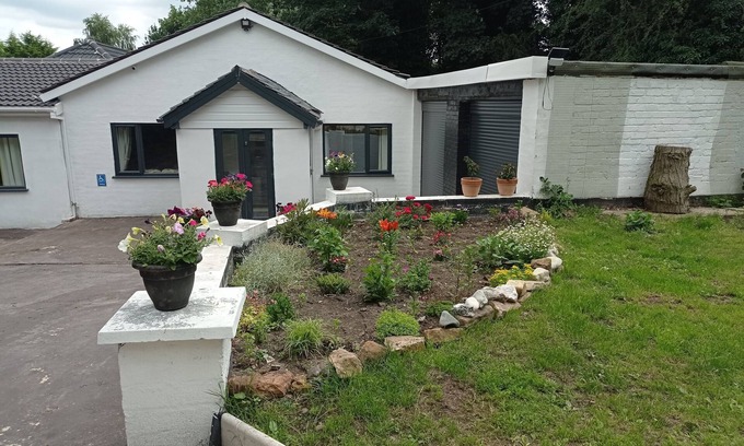 Newark upon Trent Haus | Two bedroom cottage in a quite woodland setting