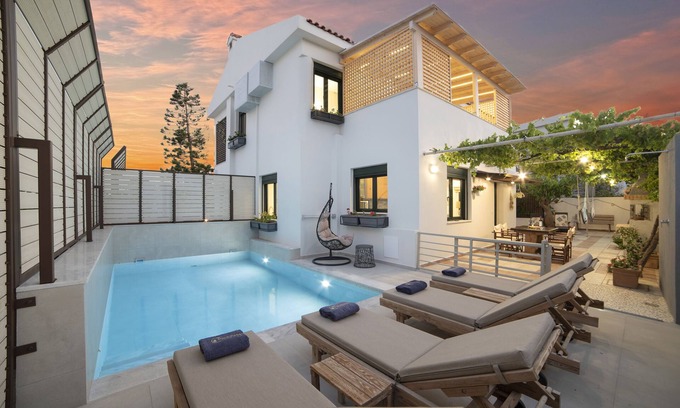 Koutsouras Eigentumswohnung | Two bedroom luxury condo with private patio with vineyard & BBQ near beach