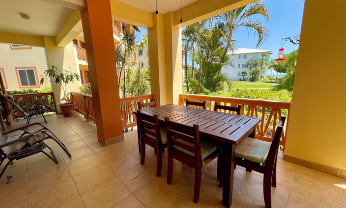 Cocoplum Eigentumswohnung | Atemberaubende Wohnung am Strand mit Infinity-Pool, Whirlpool und Pier