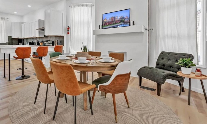Lakeview Wohnung | Two Level Apt: Dtwn Buffalo