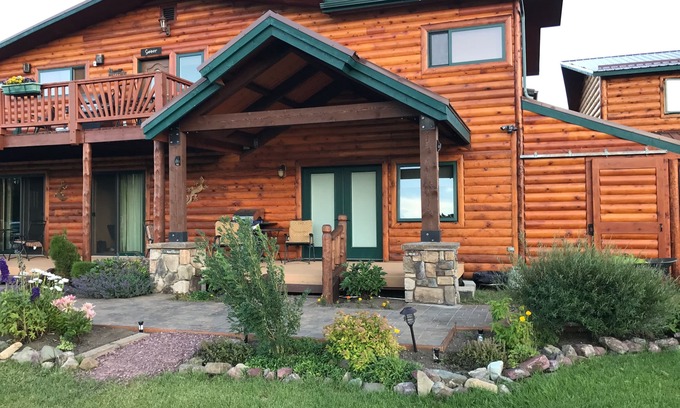 East Glacier Park Wohnung | Zwei-Medizin-Suite, 400 qm komplett eingerichtete Studio-Suite. Komfort von seiner besten Seite.