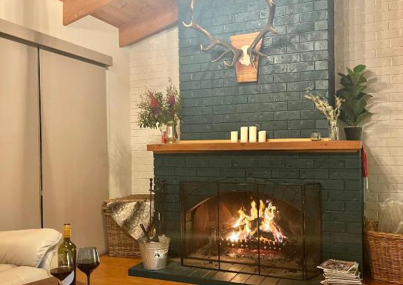 Sawmill Settlement Haus | Two Mountains Lodge - Modern Alpine Retreat with Spa - 3mins to Mt Buller