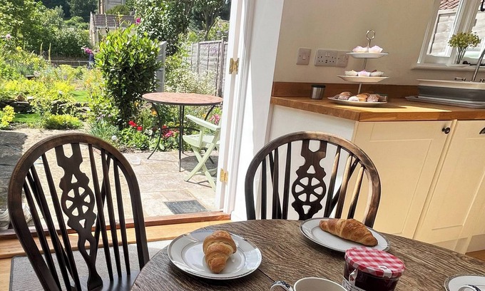 Montacute Hütte | Two Towers Cottage