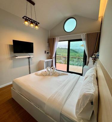 Takua Thung Hotel | Two Tree Cafe At Suanmuangthong