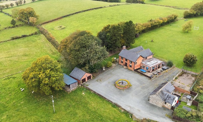 Llanfair Caereinion Hütte | Ty Newydd, LLANGADFAN