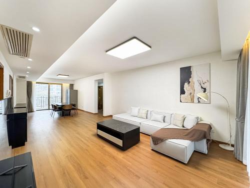 Gubei Wohnung | Tyms 3BR 2BA Apt Gubei CBD Near Line10