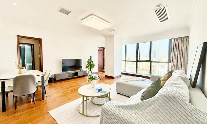 Changning Wohnung | Tyms 3BR 2BA Apt Gubei High View Line10