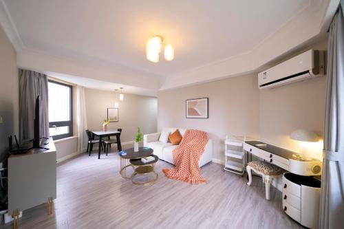 Gubei Wohnung | Tyms Modern 1BR APT Gubei International Garden