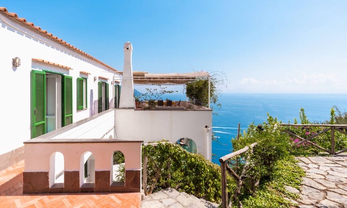 Pogerola Villa | Großzügige geräumige Villa im Garten mit atemberaubenden Ausblicken