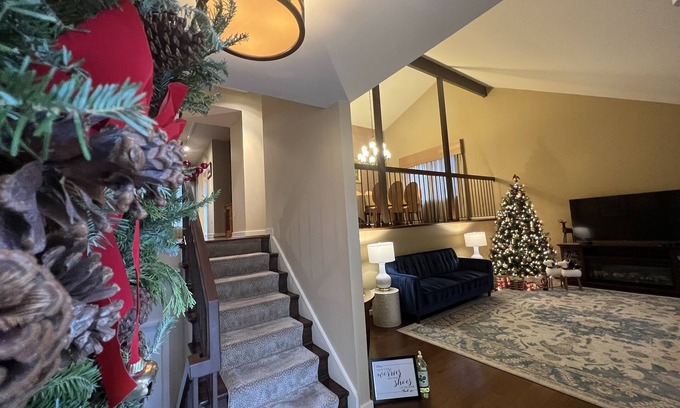 McLean Haus | Tysons/McLean 4BDRMs 3Baths >3000 sqft Lux Living