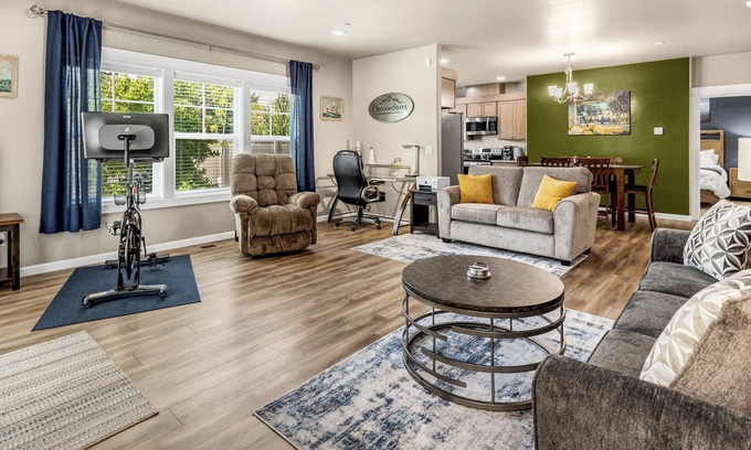 Medford Eigentumswohnung | U4 - Peloton Bike - Stunning Themed Home - 2 King Beds - Fast 1G WiFi