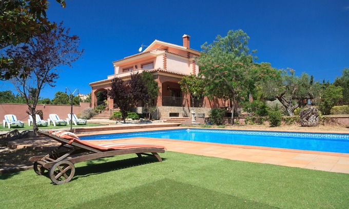 Botarell Villa | GROSSE AND SCHÖNE VILLA MIT POOL UND BBQ - UHC VILLA BOTARELL