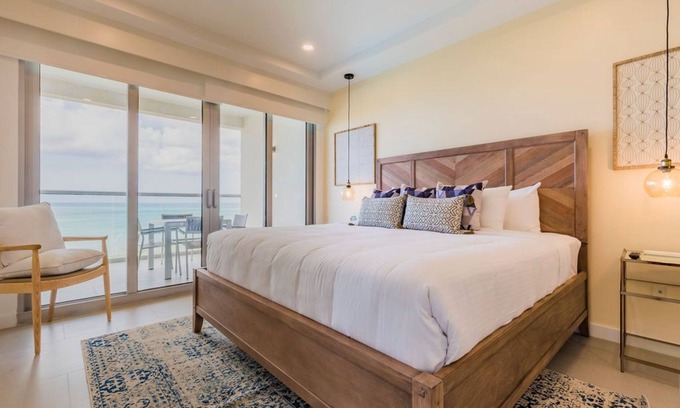 Noord Eigentumswohnung | Ultimate Tech experience in this Ocean-view condo