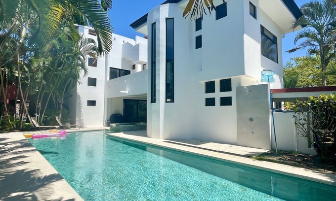 Playa Hermosa Eigentumswohnung | Ultra Luxus Villa 6 Schlafzimmer Villa - Privater Pool am Strand!