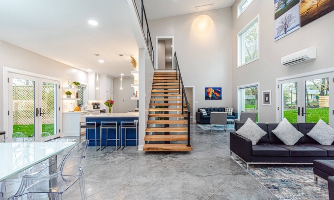 Columbia Haus | Ultramodern Net-Zero Briarwood Estate heart of Columbia MO