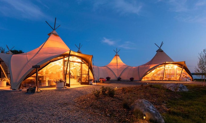 Surry Sonstige | Under Canvas Acadia