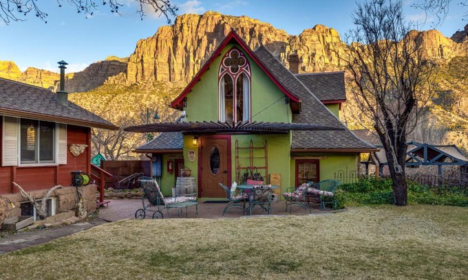 Zion National Park South Entrance Bed & Breakfast | Under the Eaves Inn at Zion National Park