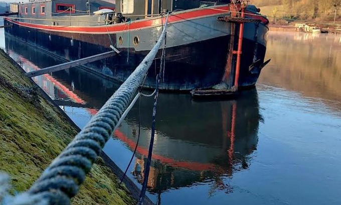 Sclayn Bootsverleih | Une perle ! Péniche complète pour 8 sur la Meuse, région Namur