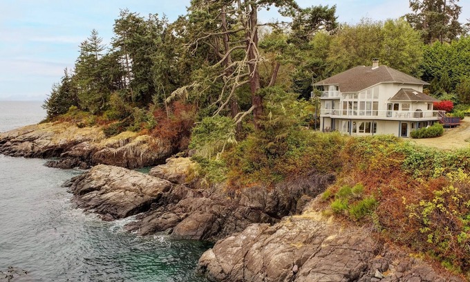 Otter Point Haus | Unforgettable Oceanfront House on Vancouver Island