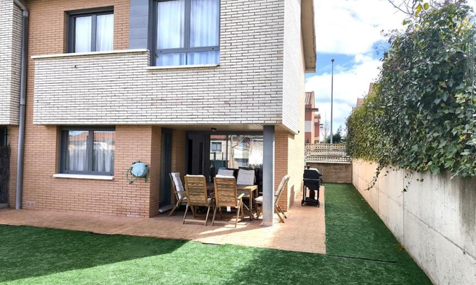 Ciruena Haus | Unifamiliar con jardín, piscina, tenis y pádel