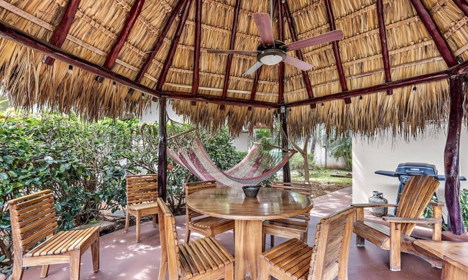 Tamarindo Hütte | Unique and Newly updated villa with Cozy Outdoors