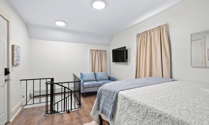 Battle Creek Wohnung | Unique 2-Story Studio Apartment - Walk To Downtown
