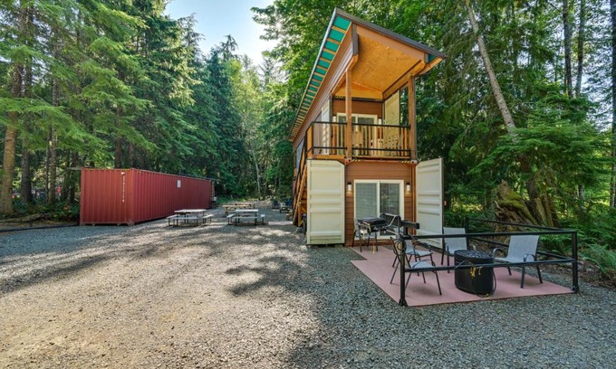 Pierce County Wohnung | Unique Container Studio with Deck and Fire Pit!