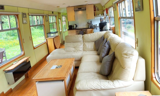 Donnington Haus | Unique converted railway carriages- self catering sleeps 6
