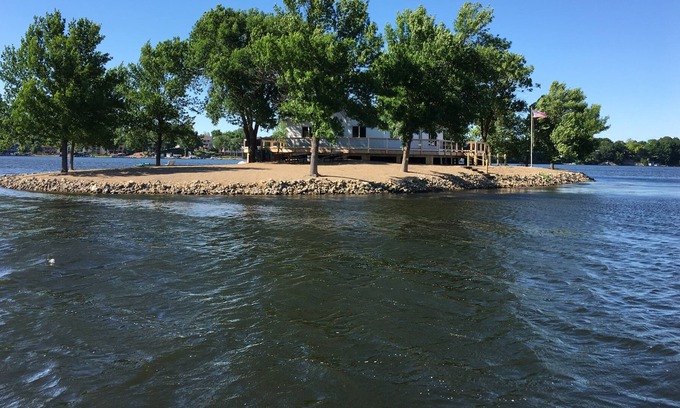Prior Lake Haus | Unique Island Getaway On Prior Lake!