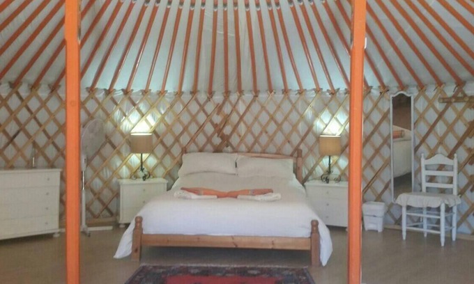 Sayalonga Skihütte | Einzigartige mongolische Jurte, romantisch, abgelegen mit privatem Pool, 5 Personen, WiFi,