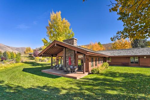 Sun Valley Haus | Unique Mountain Escape with 2 Decks Less Than 2 Mi to Skiing