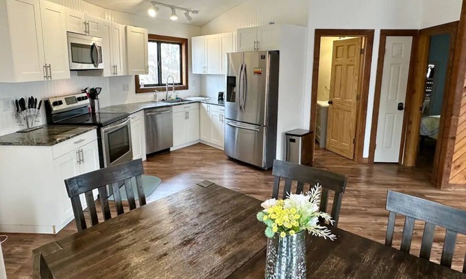 Huron Haus | Unique Octagon House - 8 Minutes to Cedar Point