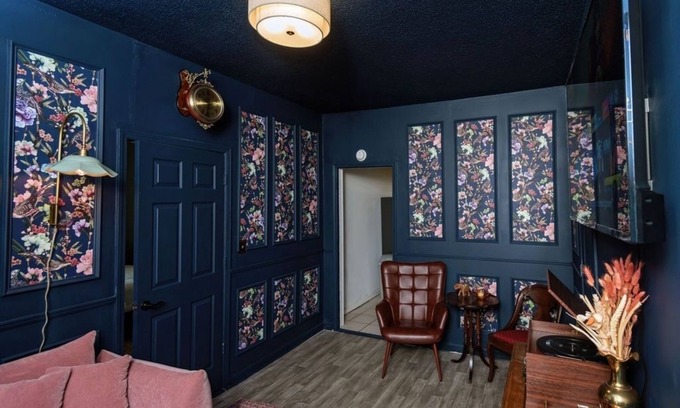 Tuscaloosa Haus | Unique Stay at the Historic Train House 2.5 miles from Stadium - King Bed