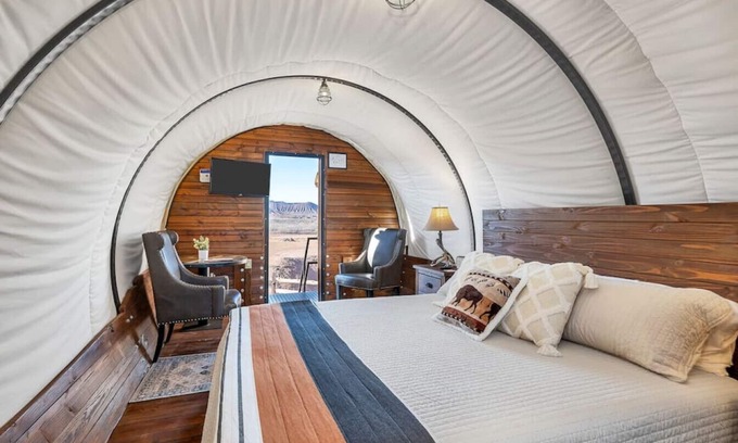 Virgin Kabine | Unique Wagon The Rockwell #34 with 1 King Bed, Hot Tub & Outdoor Outdoor Kitchen