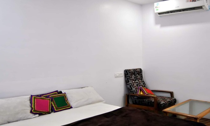 Jabalpur Haus | Einheit 16 Schöne und saubere Zimmer zu bleiben