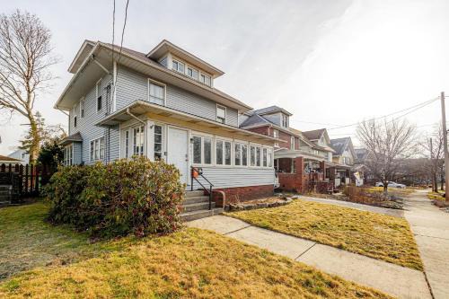 Highland Square Haus | Unit 2 at Oilgate at Oakdale