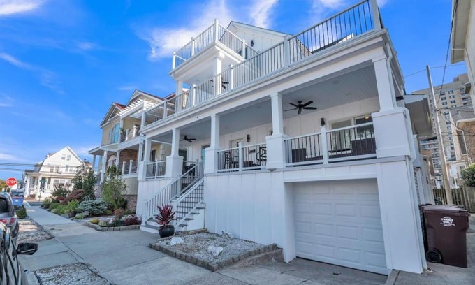 Ventnor City Haus | Unit 2 Beach block Sleeps 20 Ocean Views