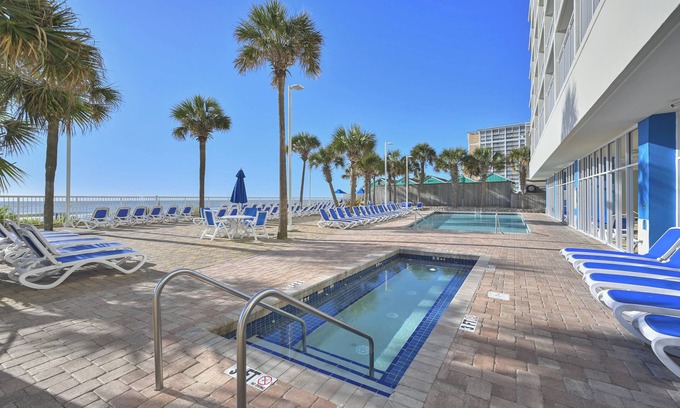 Downtown Myrtle Beach Eigentumswohnung | Units at Sandy Beach Resort by Elliott Beach Rentals
