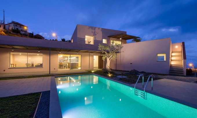 Ribeira Brava Wohnung | Unverbauter Blick auf den Atlantik und Pool, große Dachterrasse