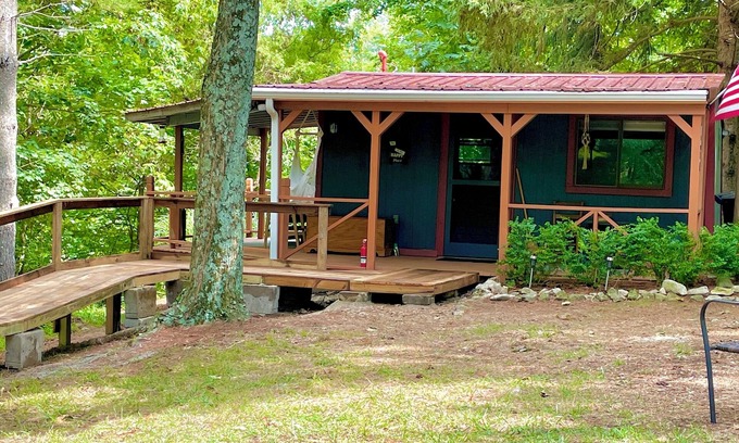Sharpsburg Kabine | Unplug & Recharge at Whispering Pines Ringgold