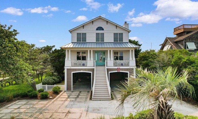 Pawleys Island Haus | Unwind and Indulge at Five Stars Beach Home