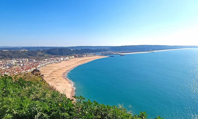 Maiorga Hütte | Unwind at The Good View Retreat and Explore Portugal From its Heart