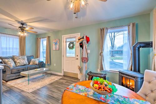 Brodheadsville Haus | Unwind Fireside! Poconos Cottage 12 Mi to Slopes