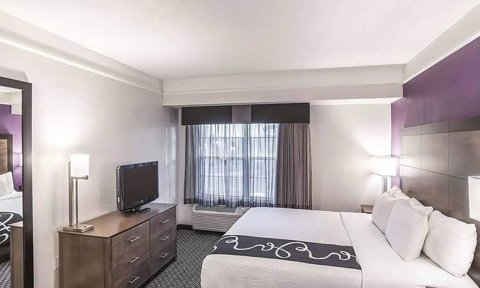 Flagstaff Hotel | Unwind in a Spacious Hotel Room w/ Pool, Hot Tub - Ideal for Outdoor Fun