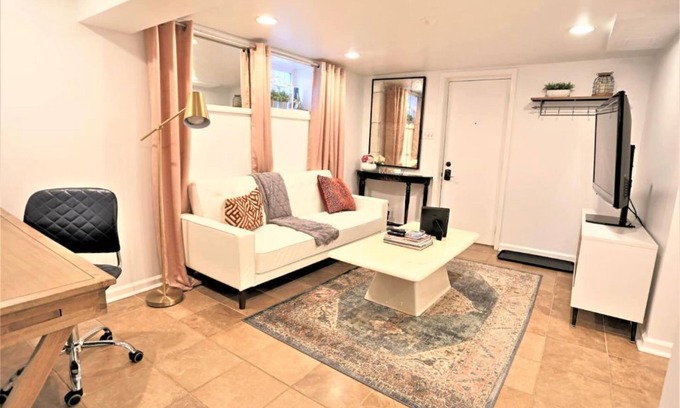 Silver Spring Haus | ★Unwind in style at modern inviting basement apartment DOWNTOWN★