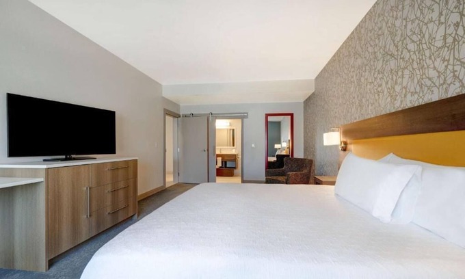 Centennial Hills Hotel | Unwind in Vegas Style! Outdoor Pool, Free Breakfast, Pet-friendly!