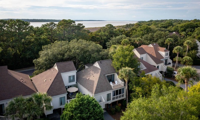 Spinnaker Beachhouses Haus | Updated, 3BR End Unit Spinnaker w/ Beach Boardwalk Access Across Street! Amenity Cards!