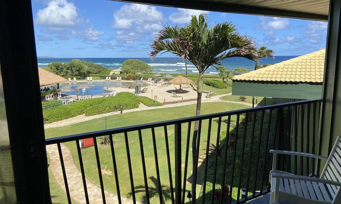 Hanamaulu Eigentumswohnung | UPDATED 3RD FLOOR UNIT, OCEAN VIEW FROM YOUR BED, OUTRIGGER BEACHFRONT RESORT
