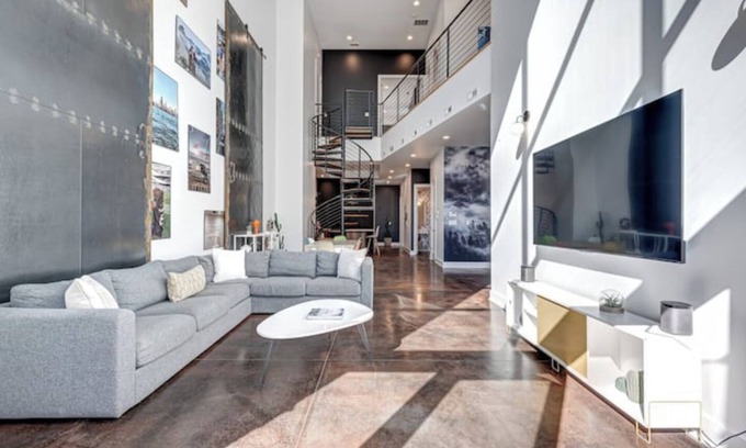 West Loop Eigentumswohnung | Updated Designer Duplex In Fulton Market W/parking