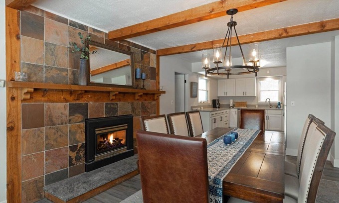 Missoula Haus | Updated family home in the Lewis & Clark neighborhood. Close to UM and the Hip Strip!